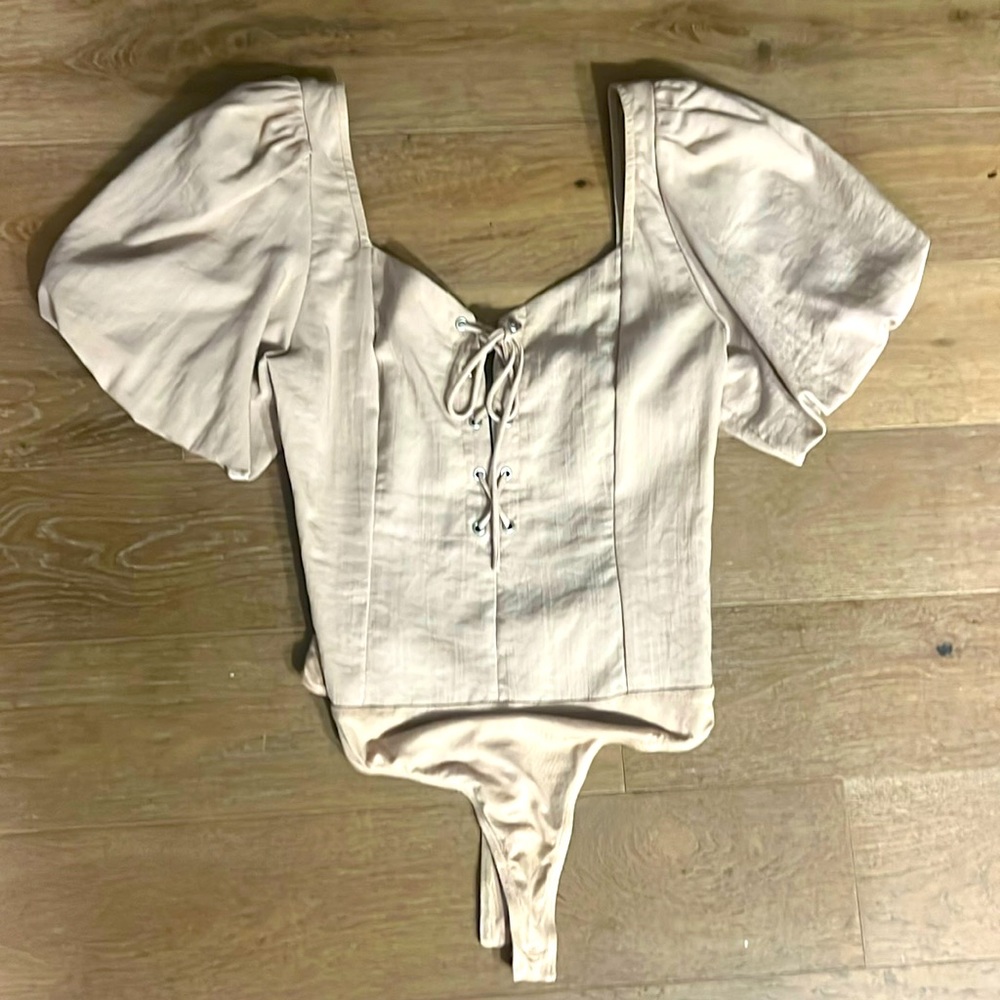 vestique brown bodysuit with bubble sleeves and front tie